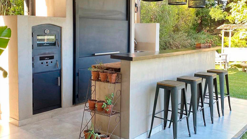 LARGE WOOD FIRED OVEN TRH